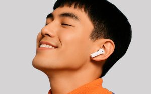 Cách đeo tai nghe Xiaomi đúng chuẩn, không sợ đau tai